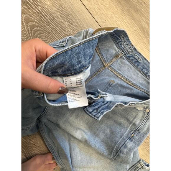 American Eagle Mom Jean Light Wash Jeans size 14 - Picture 6 of 7